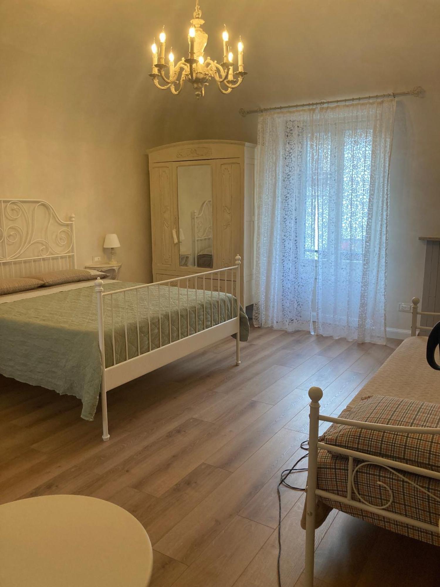 Manzoni37 Bed and Breakfast Νόβι Λίγκουρε Εξωτερικό φωτογραφία