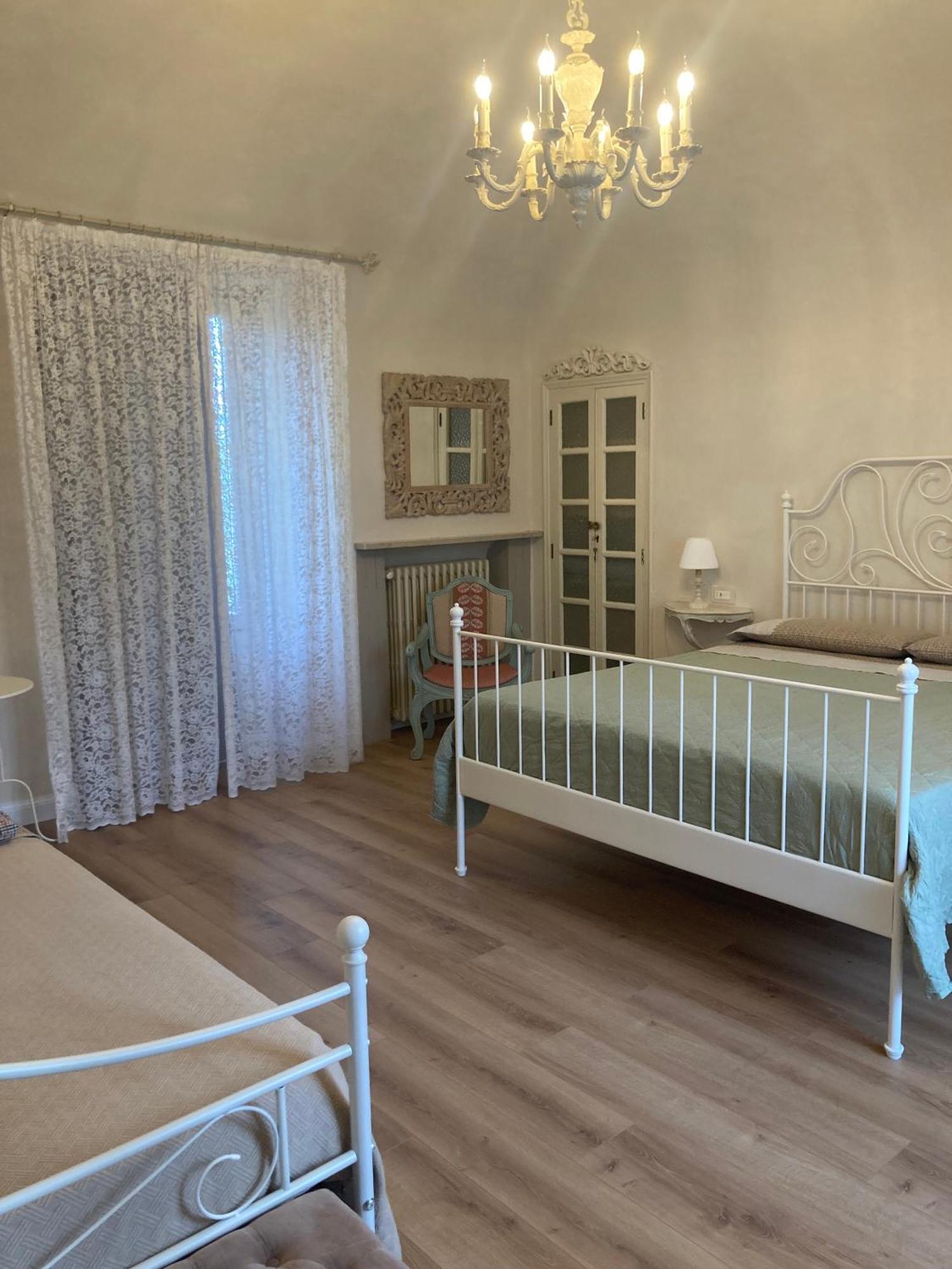 Manzoni37 Bed and Breakfast Νόβι Λίγκουρε Εξωτερικό φωτογραφία